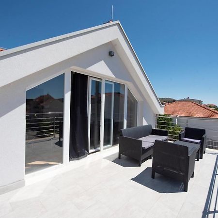 Sunny Attic Apartment With Balcony & Modern City Apartment With Outdoor Area, No Balcony Trogir Ngoại thất bức ảnh