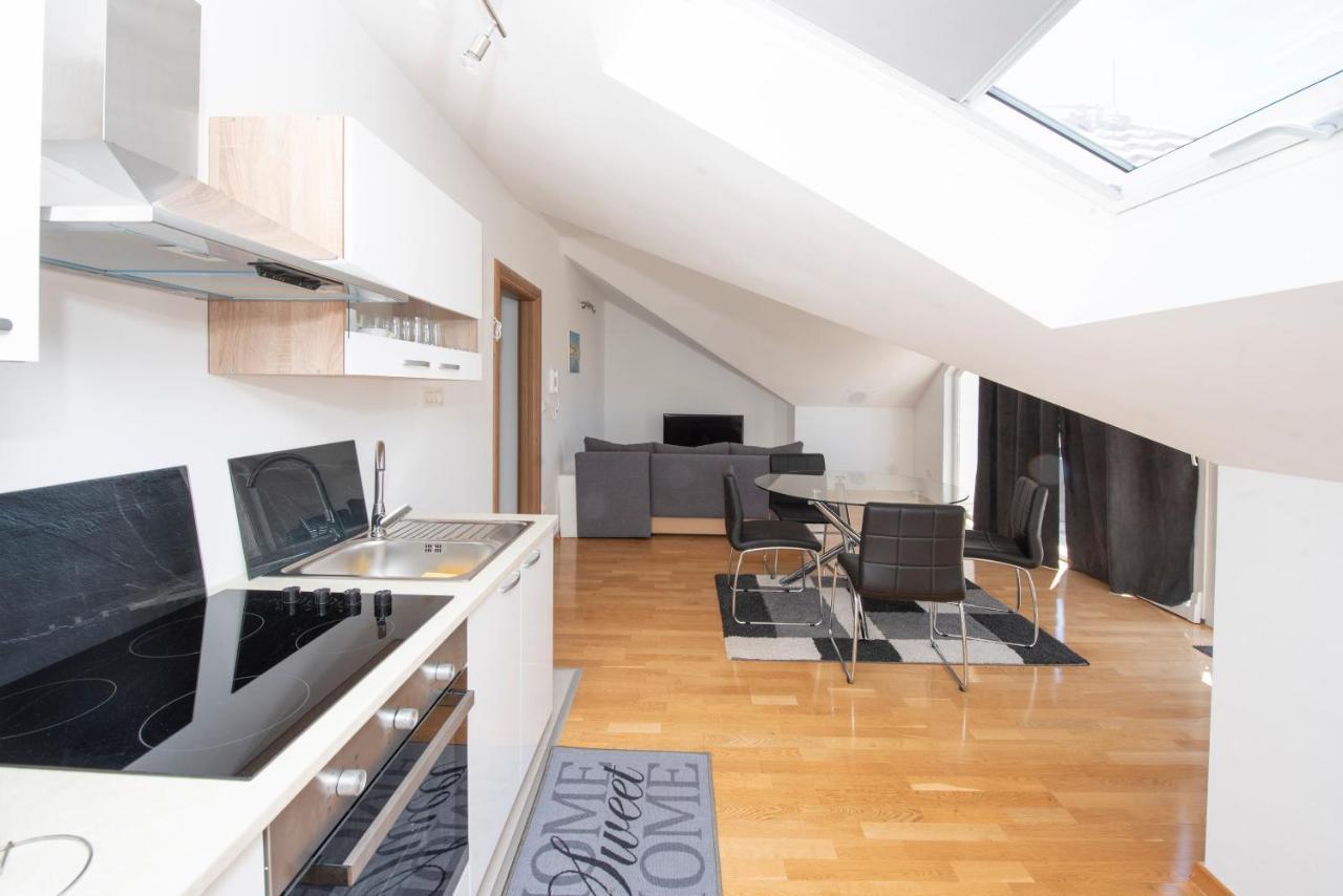 Sunny Attic Apartment With Balcony & Modern City Apartment With Outdoor Area, No Balcony Trogir Ngoại thất bức ảnh