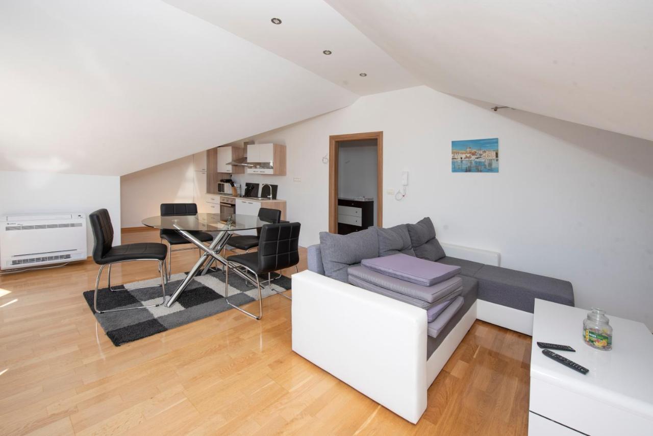Sunny Attic Apartment With Balcony & Modern City Apartment With Outdoor Area, No Balcony Trogir Ngoại thất bức ảnh