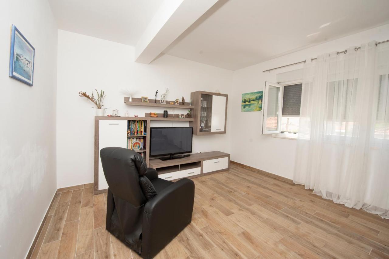 Sunny Attic Apartment With Balcony & Modern City Apartment With Outdoor Area, No Balcony Trogir Ngoại thất bức ảnh